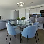 South Paradise Sea View شقة *
